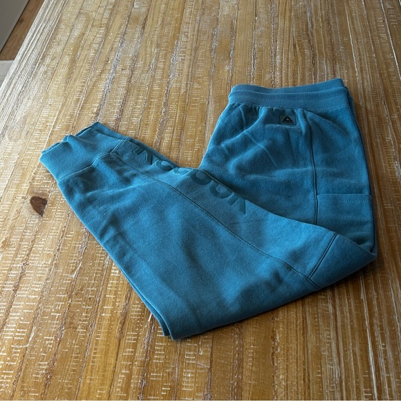 Reebok Pants - Reebok Green Sweatpants Comfortable Athletic Joggers